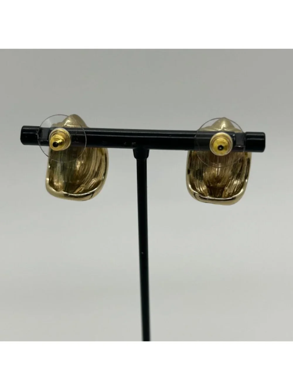 Vintage 1980s Gold Tone Earrings Ribbed Shell Swirl Wave Statement Pierced Post